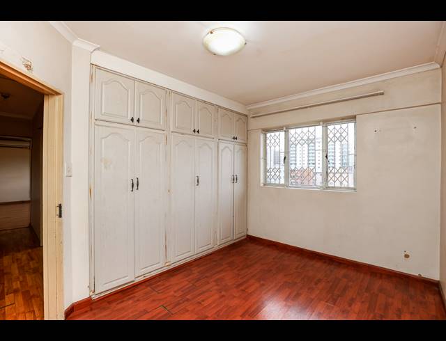 2 BEDROOM FLAT FOR SALE IN OVERPORT